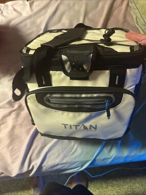 Titan Men's Toiletry Cooler Bag in White and Black